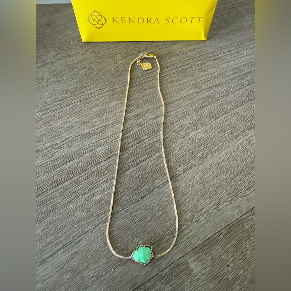Brand new Kendra Scott Mara necklace in mint green
